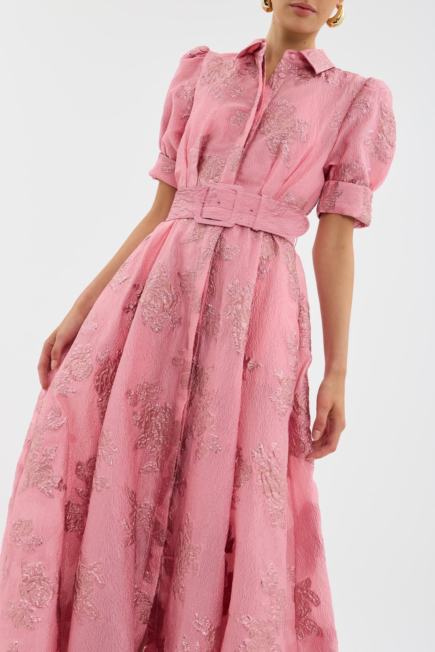 Mía – Vestido Corto con Mangas Abullonadas