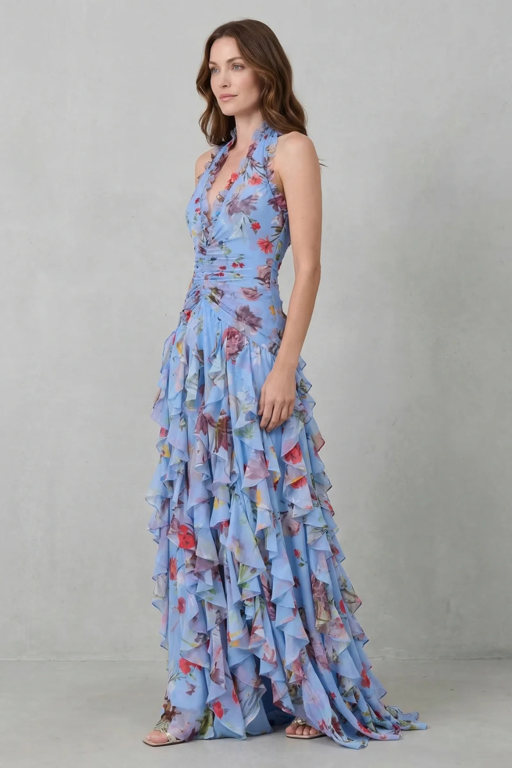 Sandra – Vestido Largo con Cascada de Rosas y Escote Halter