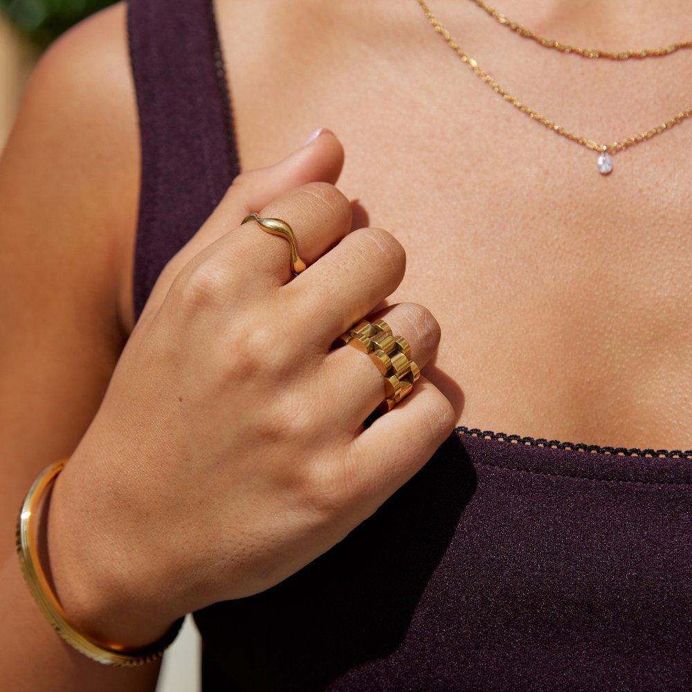 Naomi - Anillo de Onda Dorado 18k
