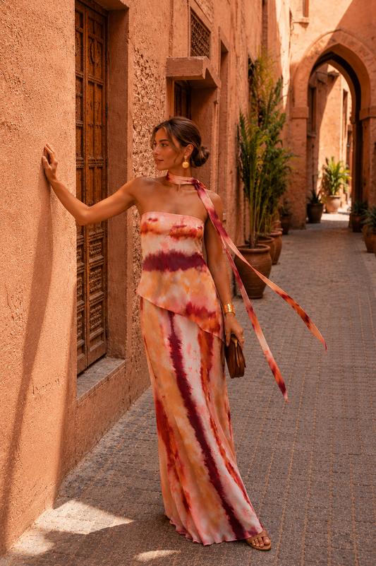 Alessandra – Vestido Largo Estampado con Escote Palabra de Honor