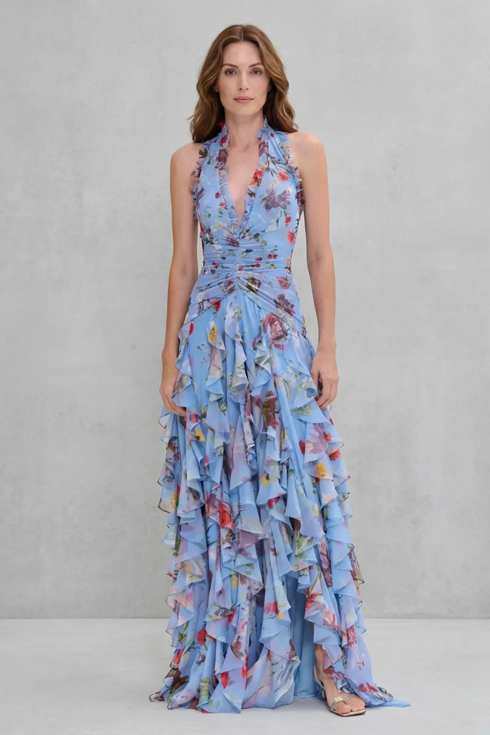 Sandra – Vestido Largo con Cascada de Rosas y Escote Halter