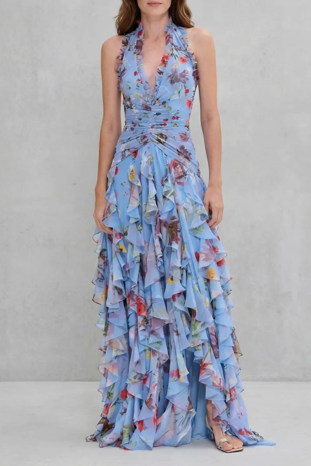 Sandra – Vestido Largo con Cascada de Rosas y Escote Halter