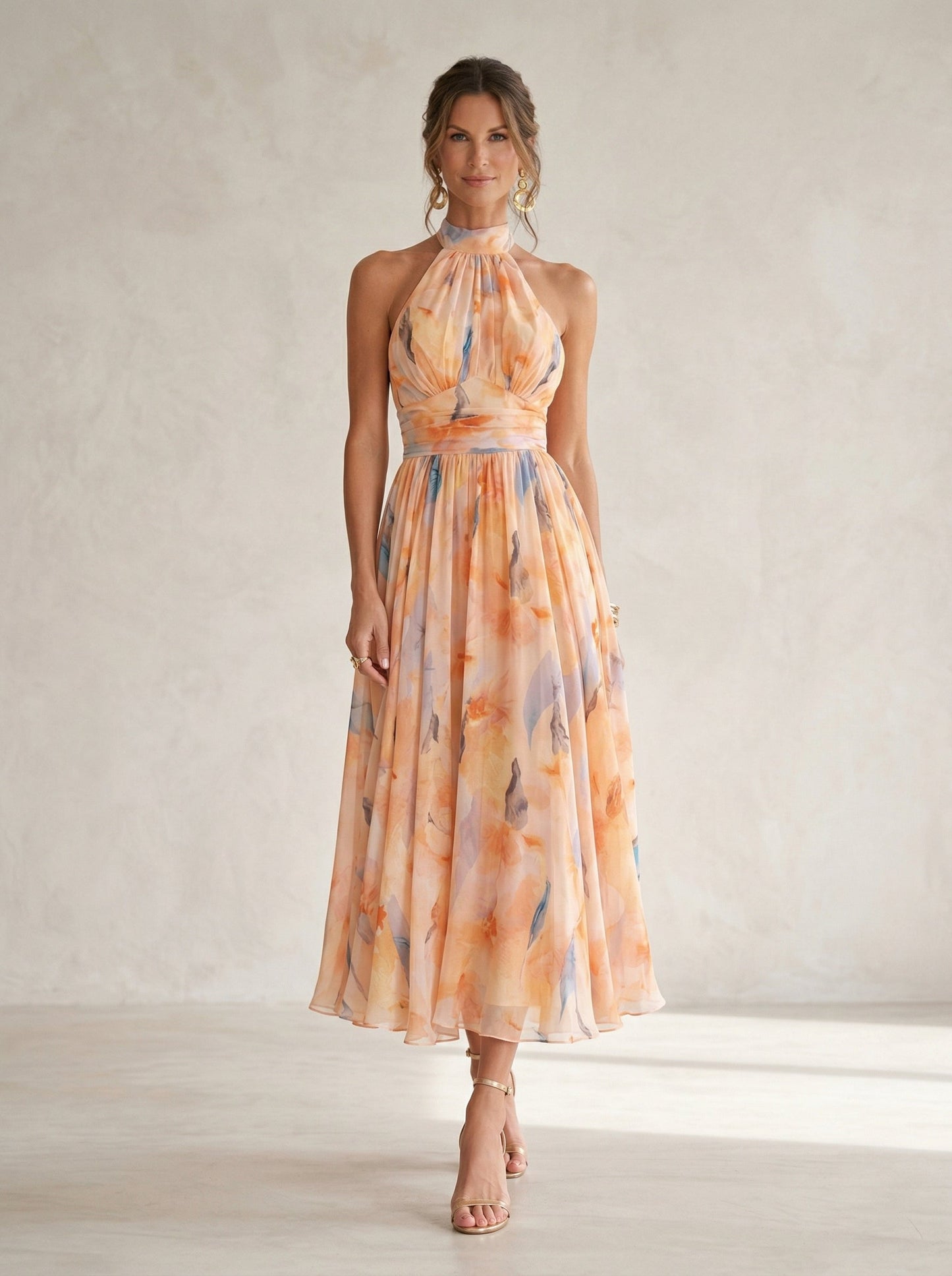 Diana – Vestido de Cuello Halter con Estampado Acuarela