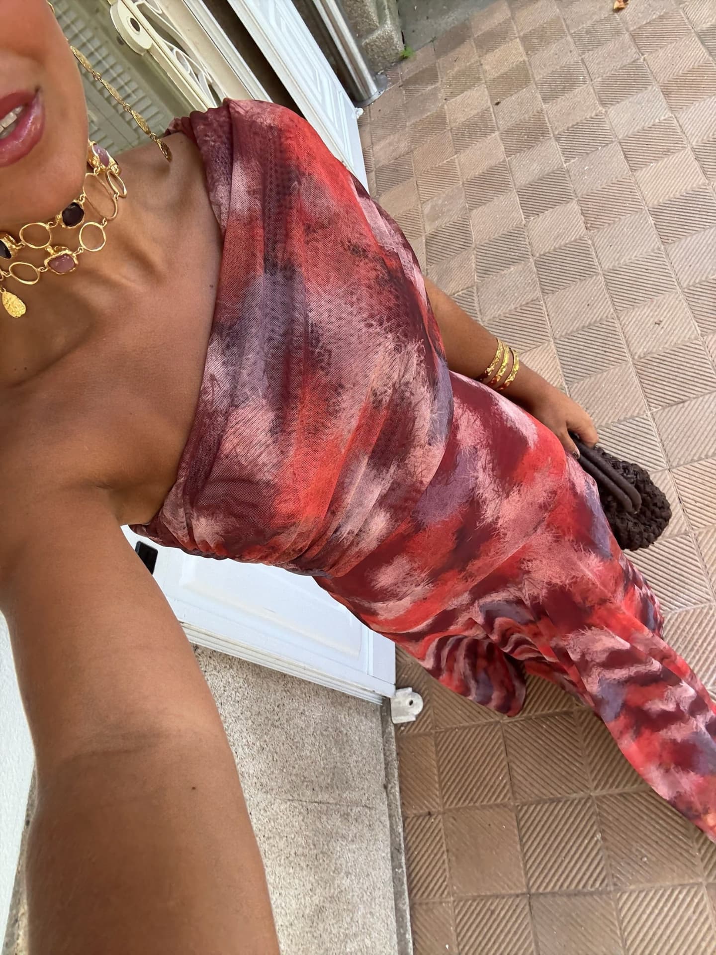 Valeria – Vestido Largo con Hombro Caído y Estampado Acuarela