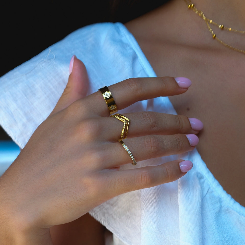 Pamela - Anillo Banda de Trébol con Cristales