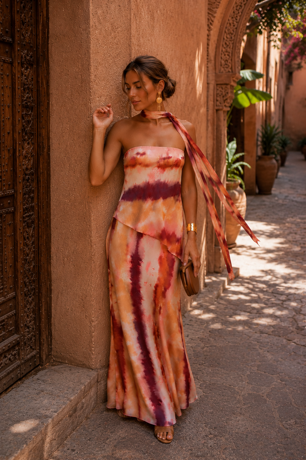Alessandra – Vestido Largo Estampado con Escote Palabra de Honor