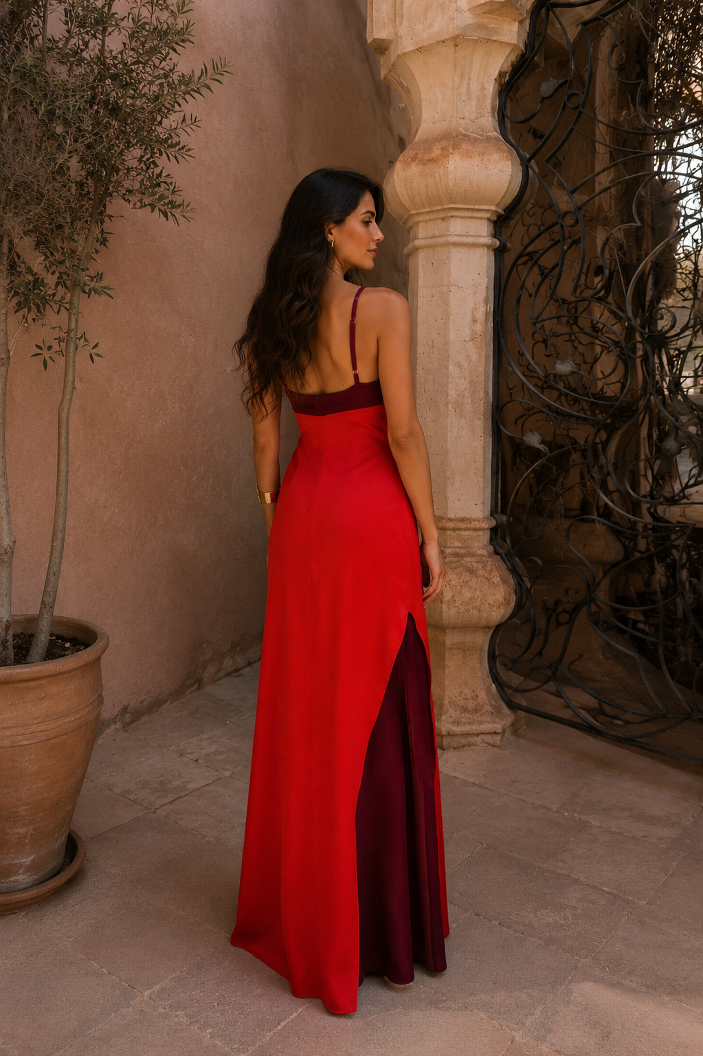 Romina – Vestido Largo Halter con Abertura