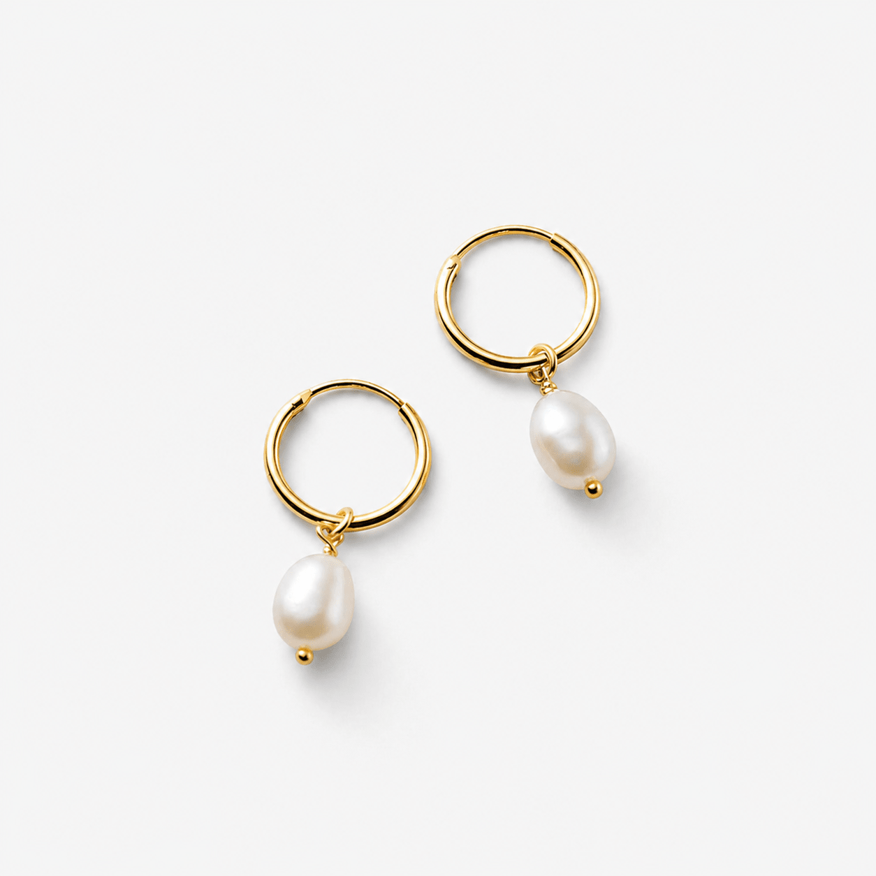 Antonella - Aretes de Argolla con Perla de Río