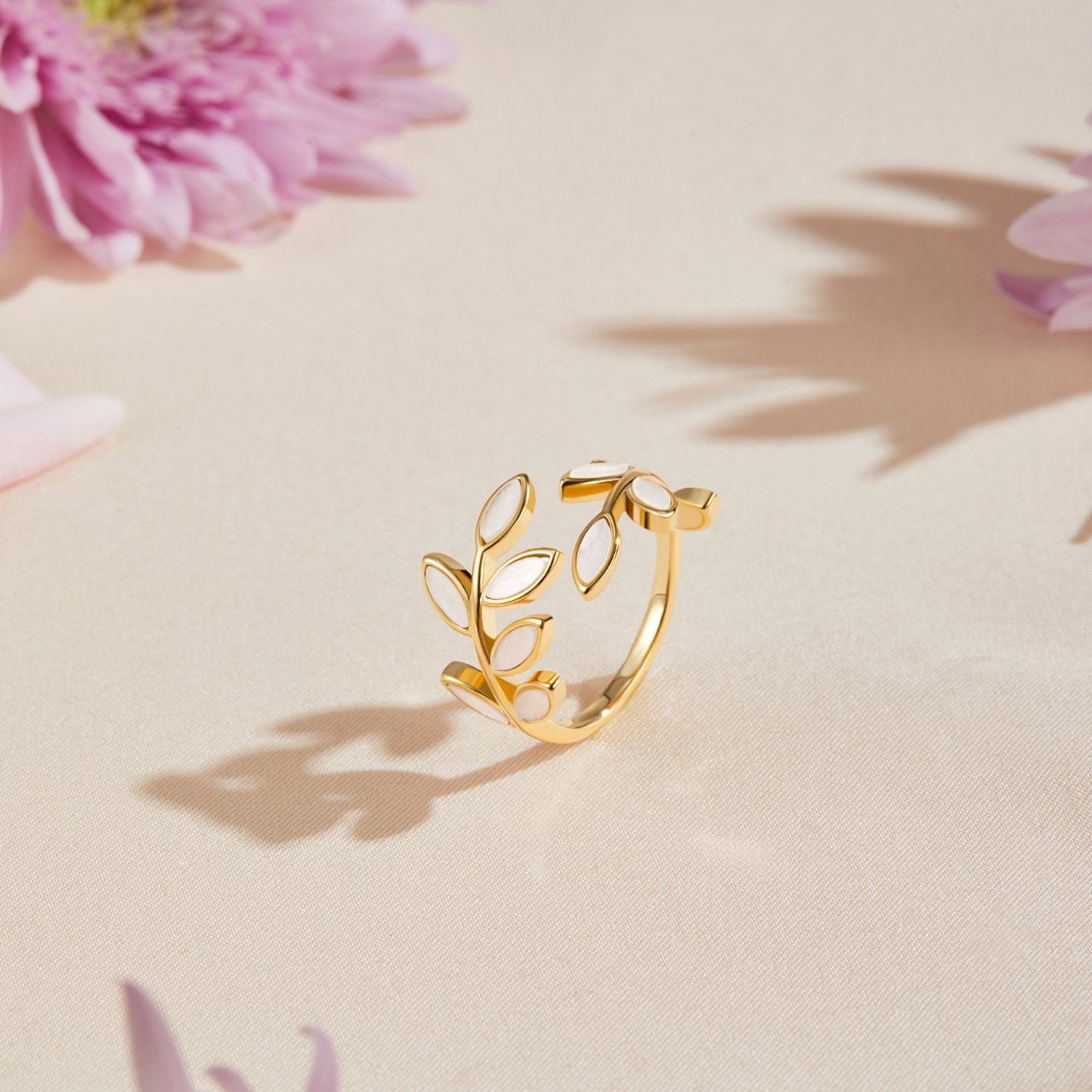 Mayra - Anillo de Hoja Dorado