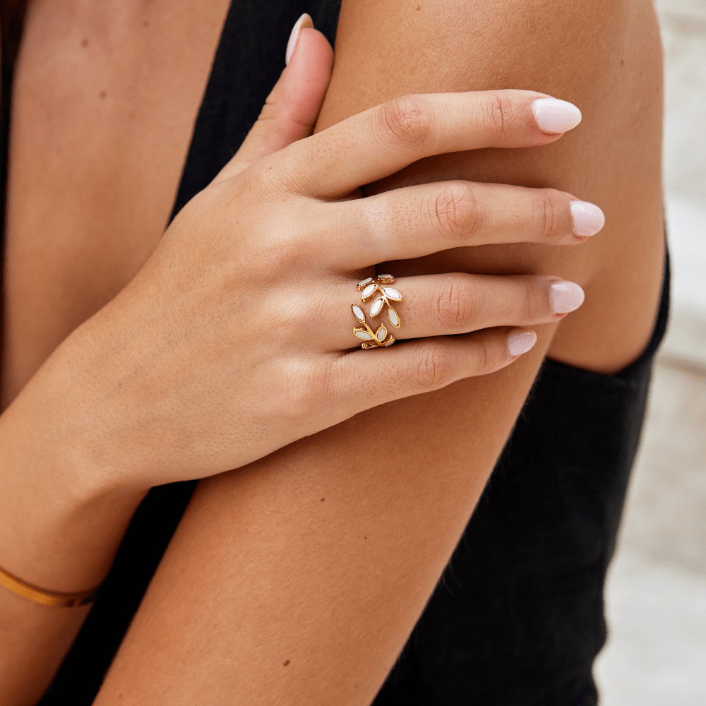 Mayra - Anillo de Hoja Dorado