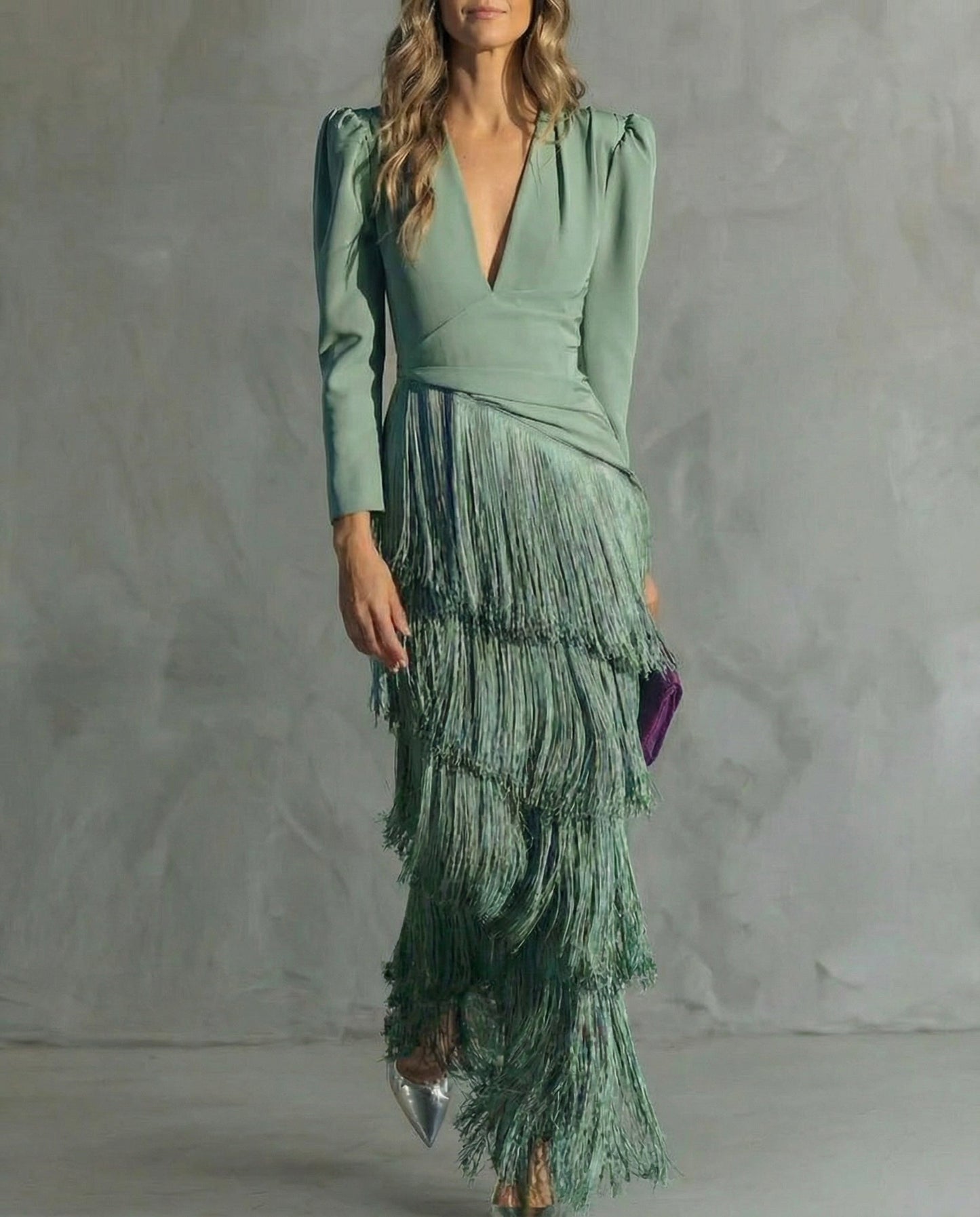 Astrid – Vestido Elegante con Mangas de Flecos