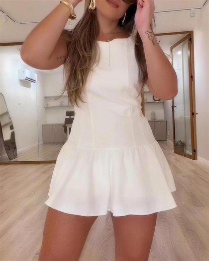 Enterizo corto blanco con espalda descubierta, vista de cuerpo