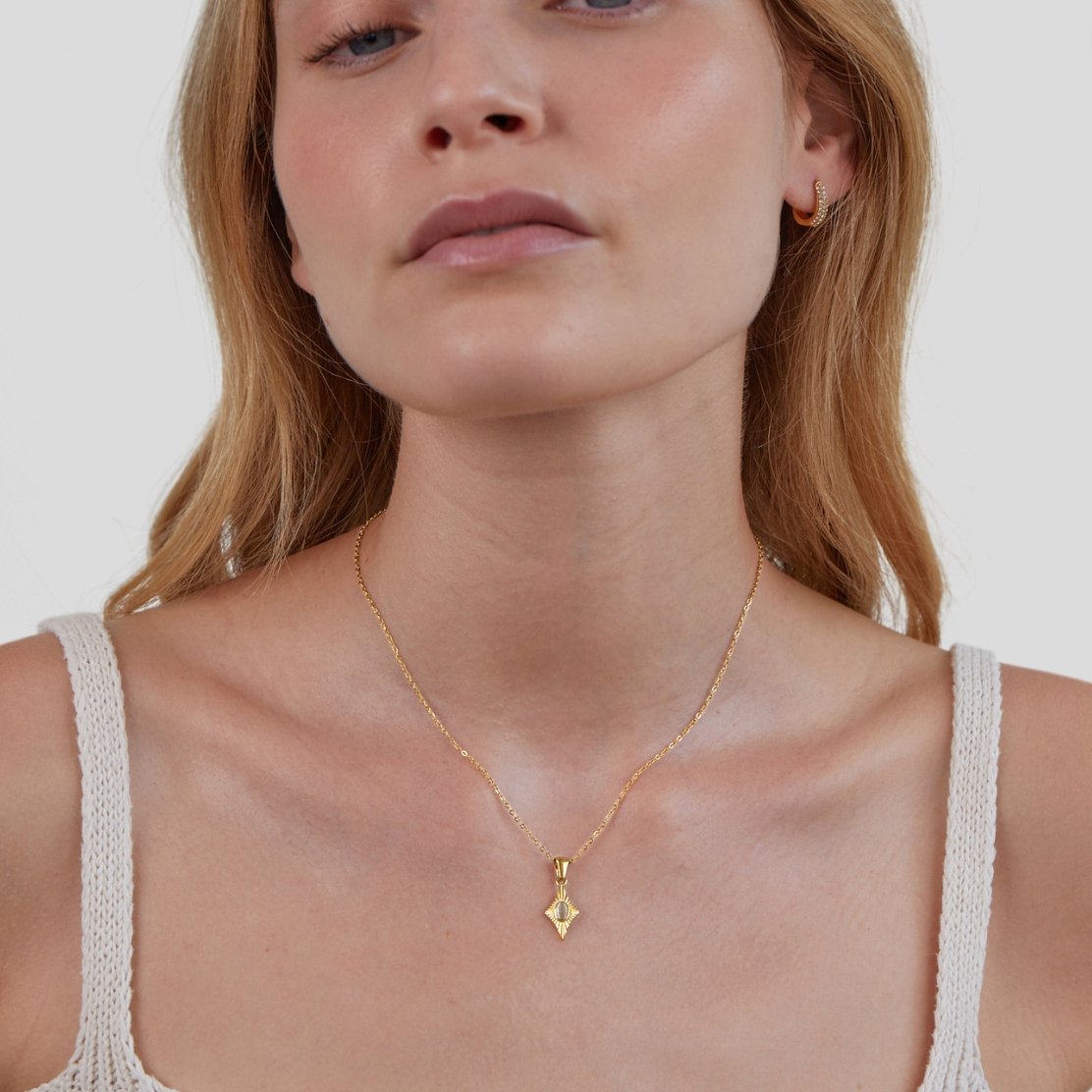 Inés - Collar de Ópalo Blanco Dorado