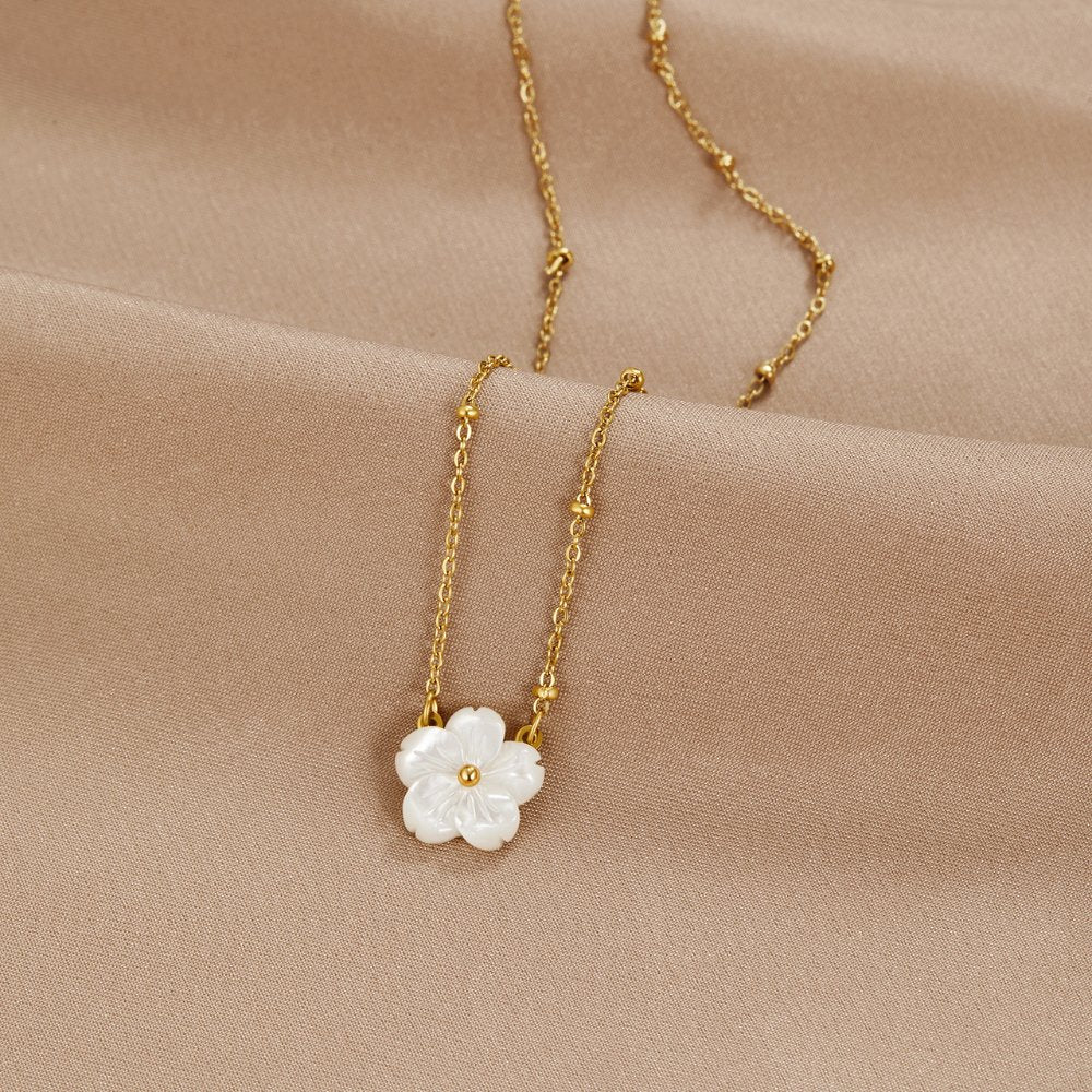 Belén - Collar de Flor Blanca